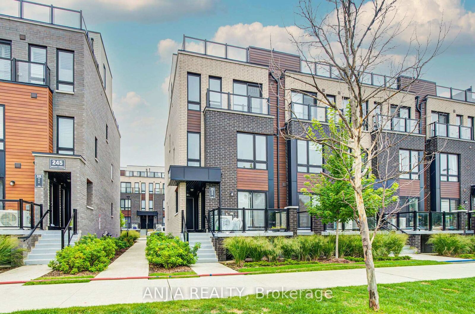 Property Photo:  235 McLevin Avenue 21  ON M1B 0E8 