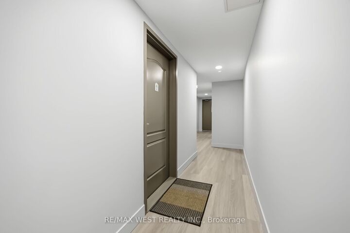 Property Photo:  3905 Major Mackenzie Drive 32  ON L4H 4J9 