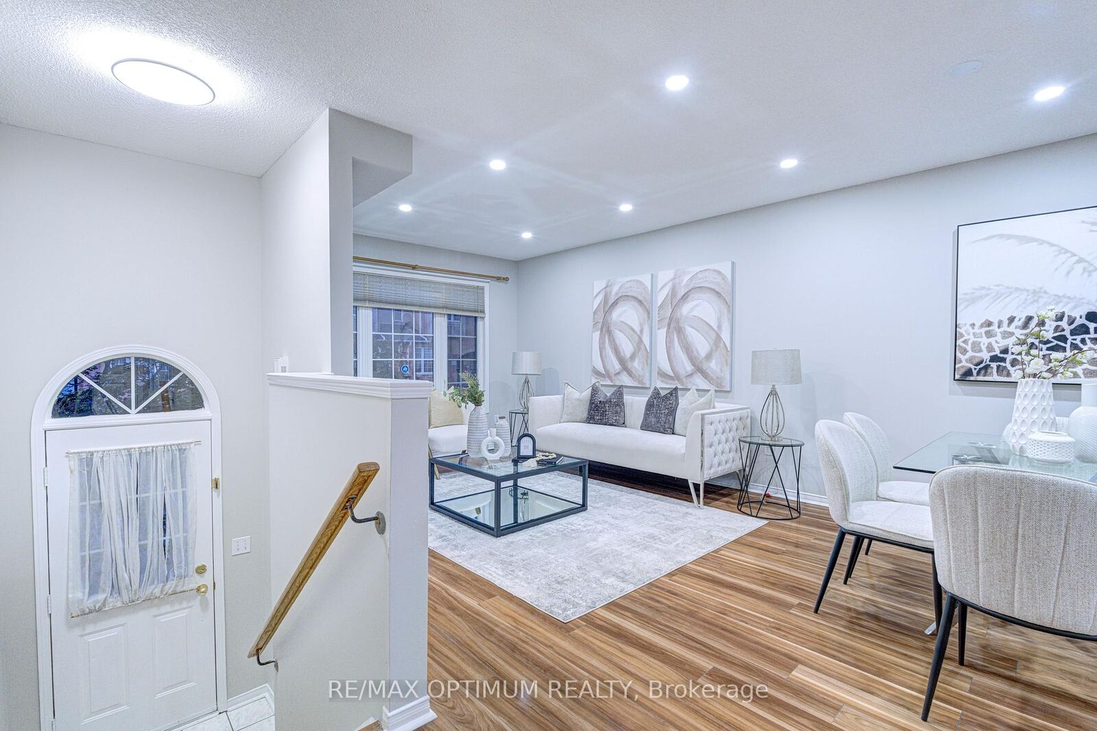 Property Photo:  5030 Heatherleigh Avenue 83  ON L5V 2G7 