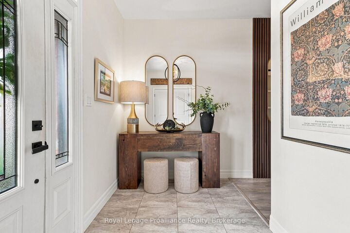 Property Photo:  93 Appledene Drive  ON K8V 0L4 