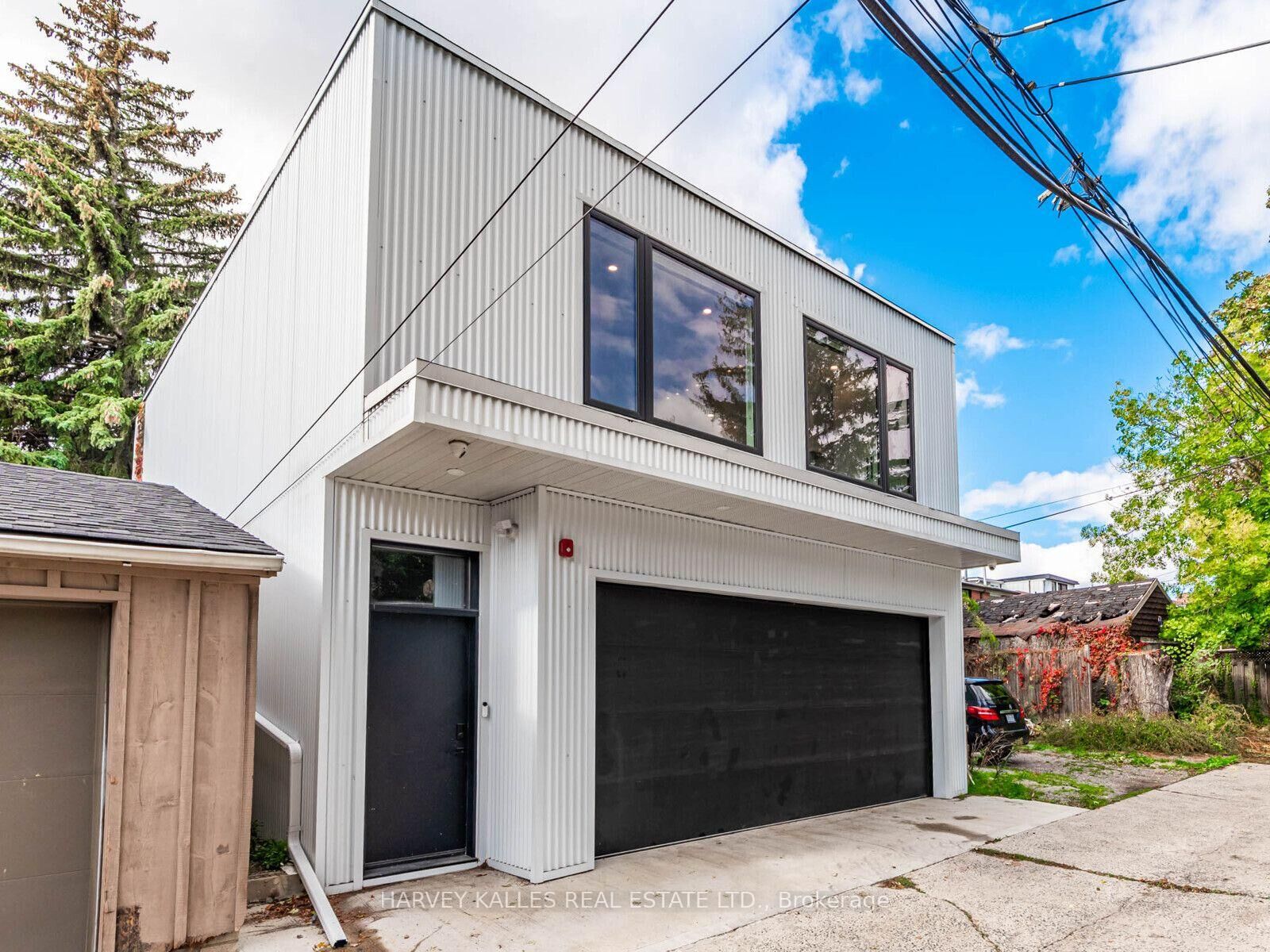 Property Photo:  20 Leslie Garden Lane  ON M4M 3B4 