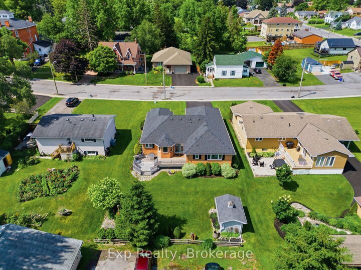 Property Photo:  121 Simcoe Street  ON K7R 2X5 