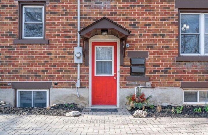 Property Photo:  64 Sheldon Avenue N Basement  ON N2H 3M4 