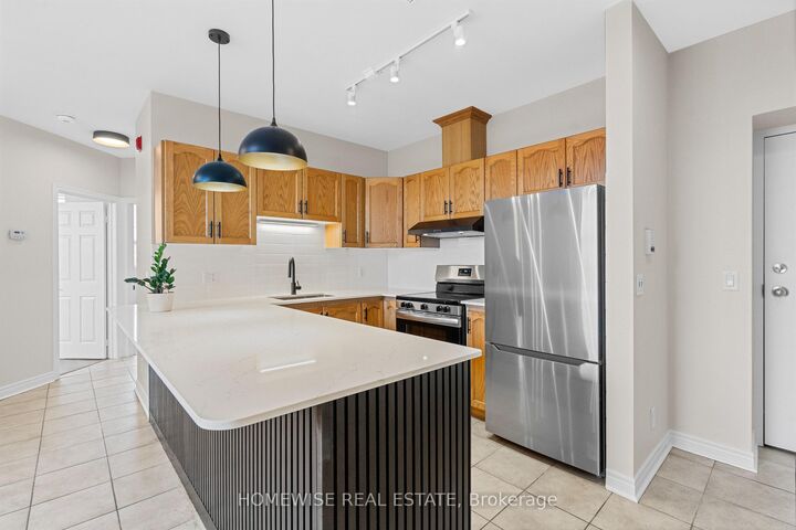 Property Photo:  3635 Dundas Street W 1  ON M6S 2T2 