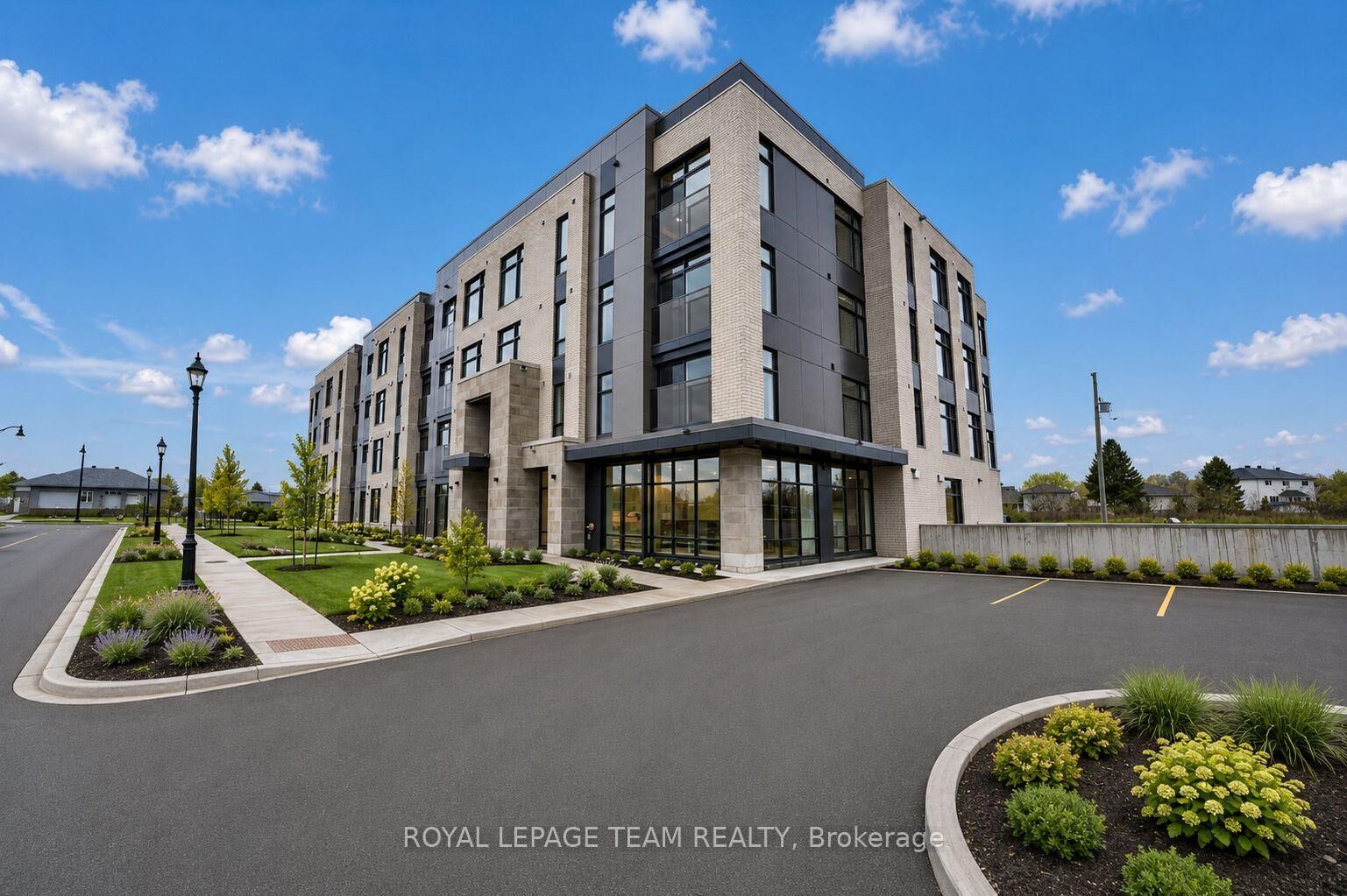 Property Photo:  1008 Rogers Crescent 305  ON K6V 6X5 