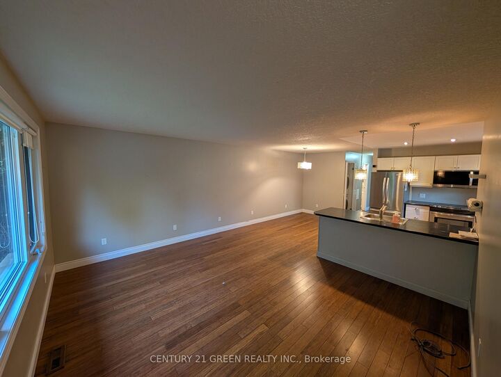 Property Photo:  4 Wenlock Crescent  ON N6G 3B6 