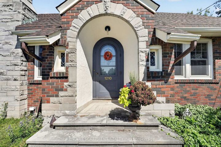 Property Photo:  1210 Garrison Road  ON L2A 1P1 