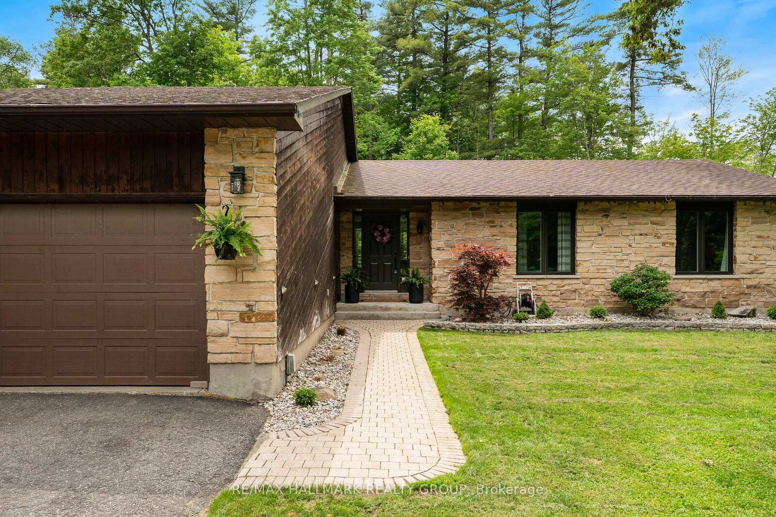 Property Photo:  408 Yole Crescent  ON K6V 5T3 