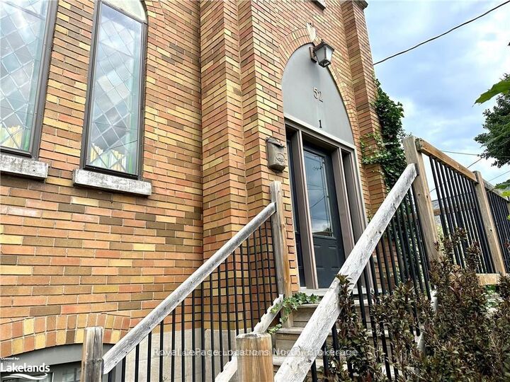 Property Photo:  52 Nelson Street W 1  ON N4L 1R2 