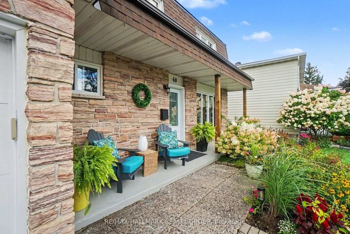 Property Photo:  60 Woodburn Drive  ON K1B 3A7 