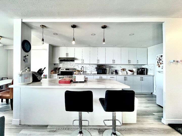 Property Photo:  270 Palmdale Drive 1807  ON M1T 3N8 