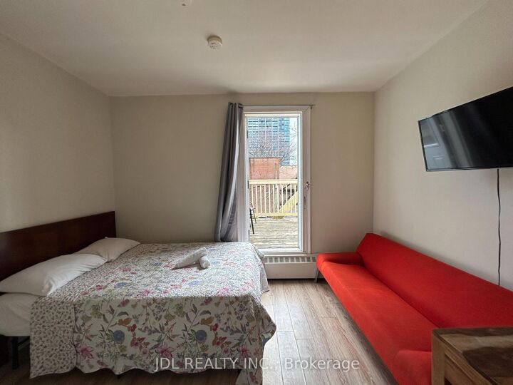Property Photo:  3 Pembroke St Street 2-Bedroom Unit 2nd Floor  ON M5A 2N6 
