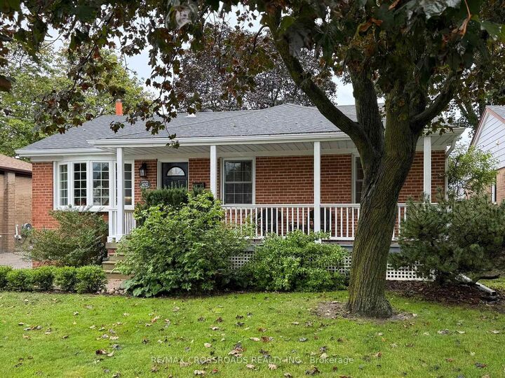 Property Photo:  432 Paliser Crescent N  ON L4C 1R6 