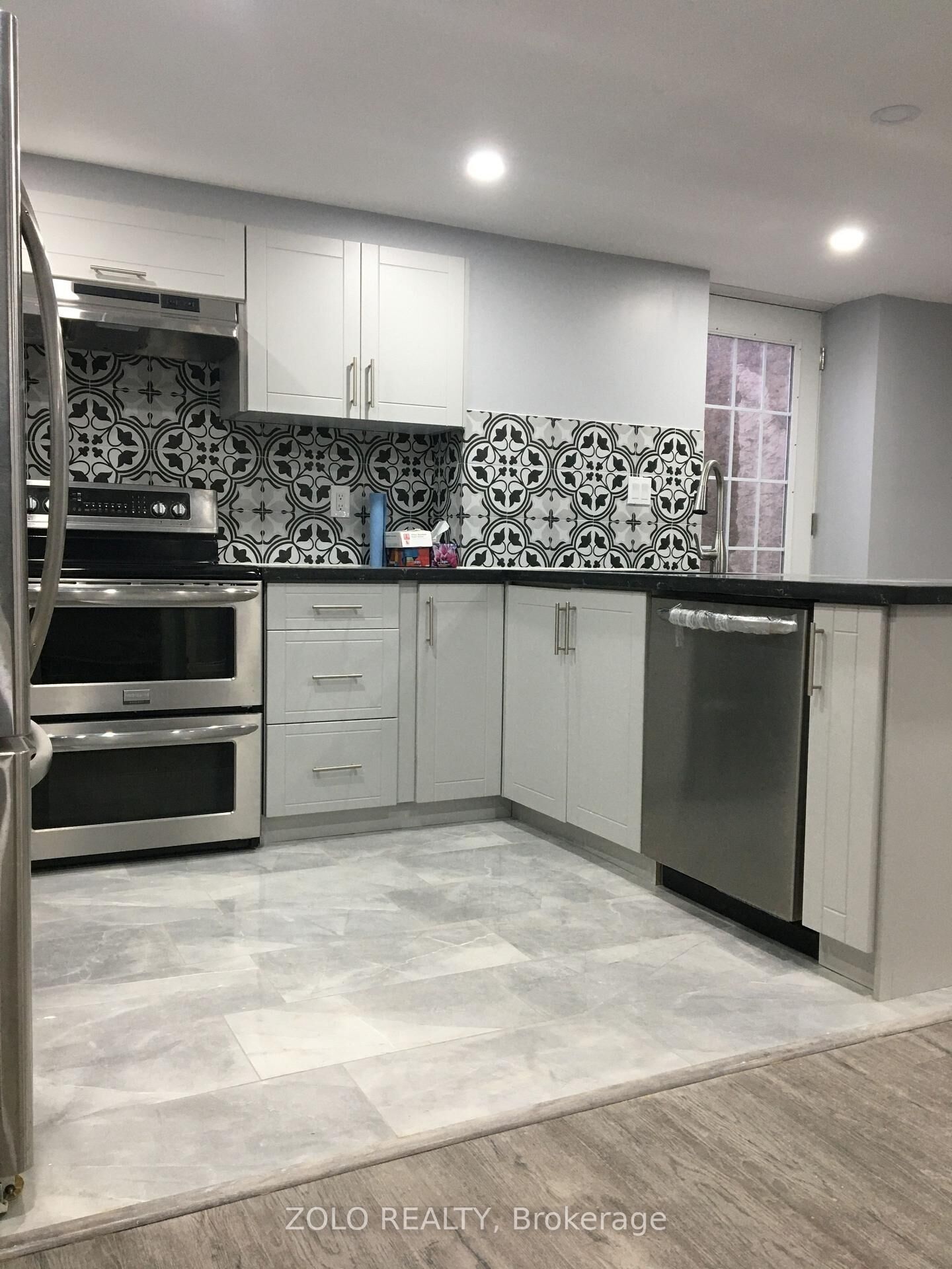 Property Photo:  
