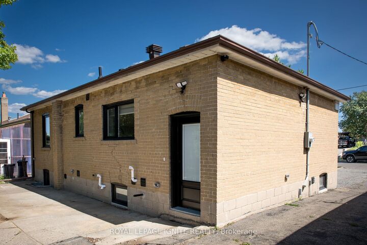 Property Photo:  38 Parent Avenue Bsmt  ON M3M 1Z7 