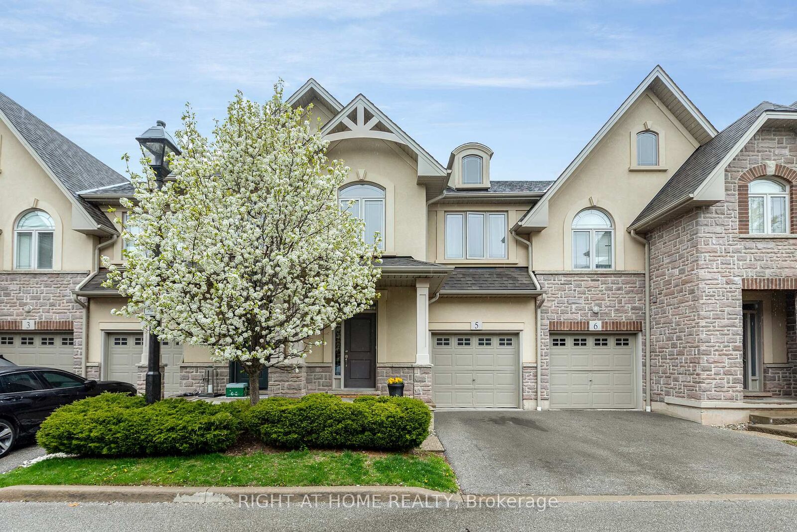 Property Photo:  5056 New Street 5  ON L7L 1V1 