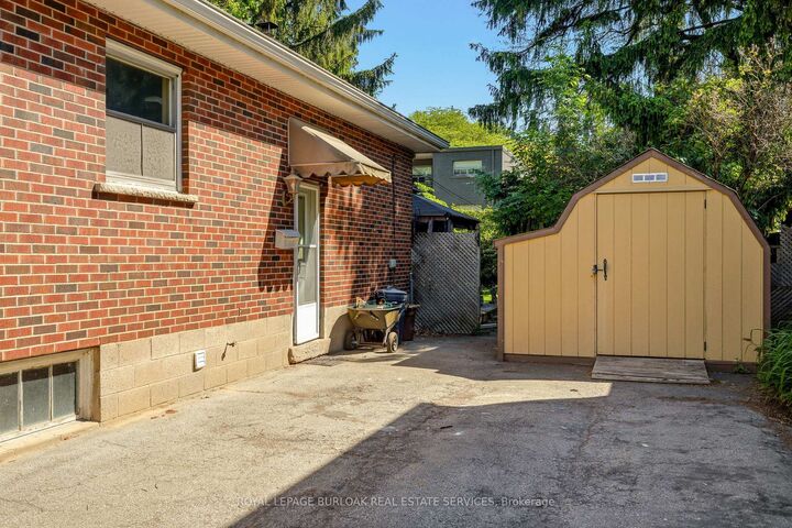Property Photo:  337 St. Paul Street  ON L7R 3K2 