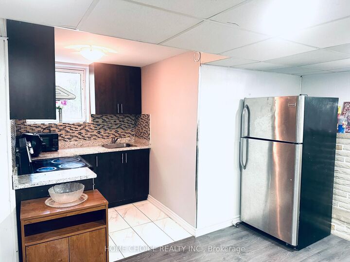 Property Photo:  130 Earnscliffe Circle Lower Level  ON L6T 2B5 