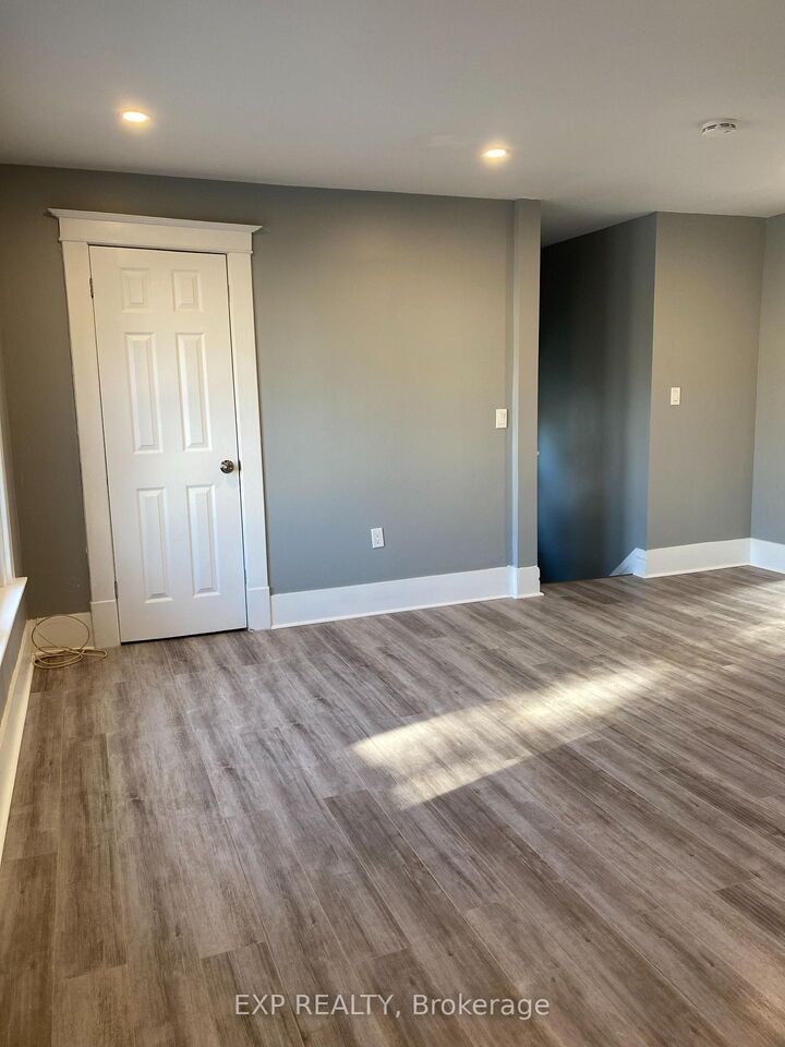 Property Photo:  104 Lowell Avenue Upper Level  ON L2R 2E2 