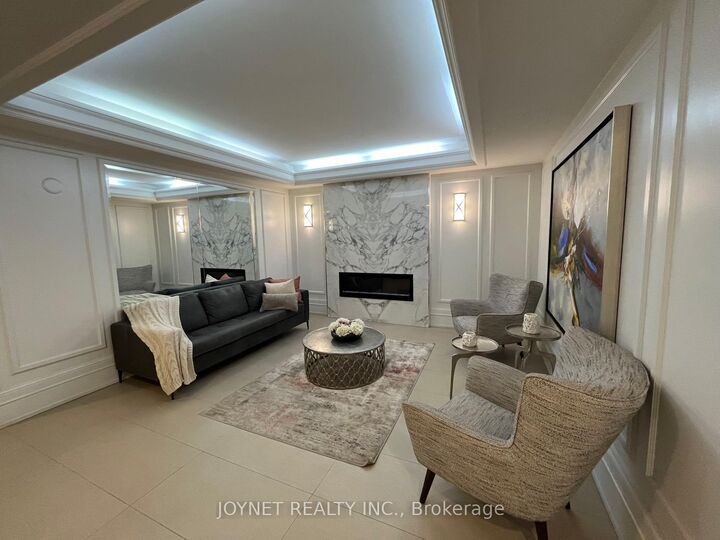 Property Photo:  309 Major Mackenzie Drive E 721  ON L4C 9V5 