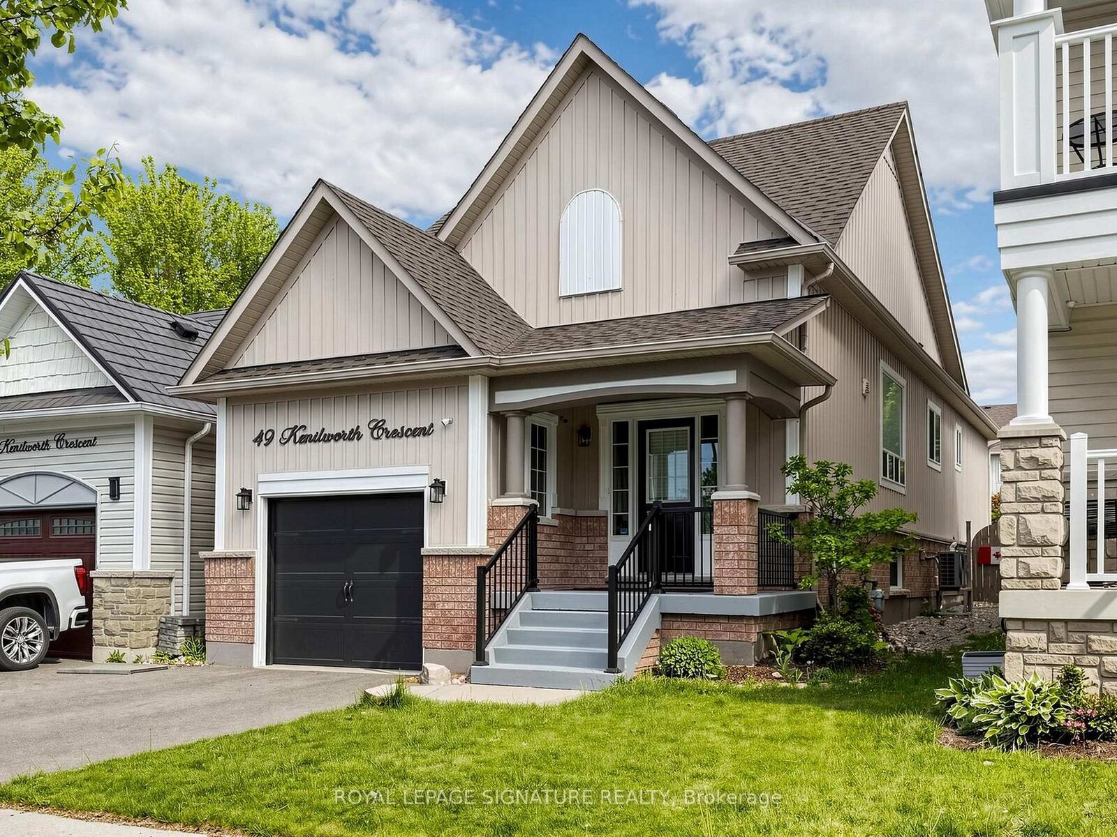 Photo de la propriété:  49 Kenilworth Crescent  ON L1M 2M6 