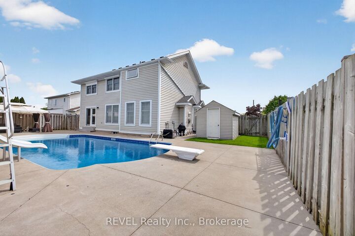 Property Photo:  149 Green Pointe Drive  ON L3C 6Y7 