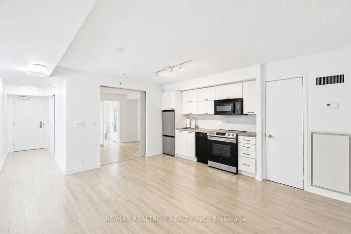 Property Photo:  21 Nelson Street 309  ON M5V 3H9 