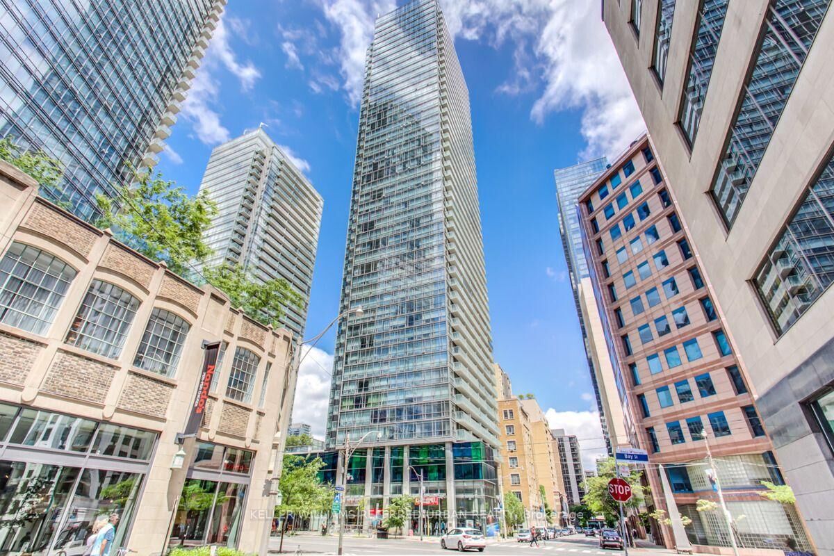Property Photo:  38 Grenville Street 3109  ON M4Y 1A5 