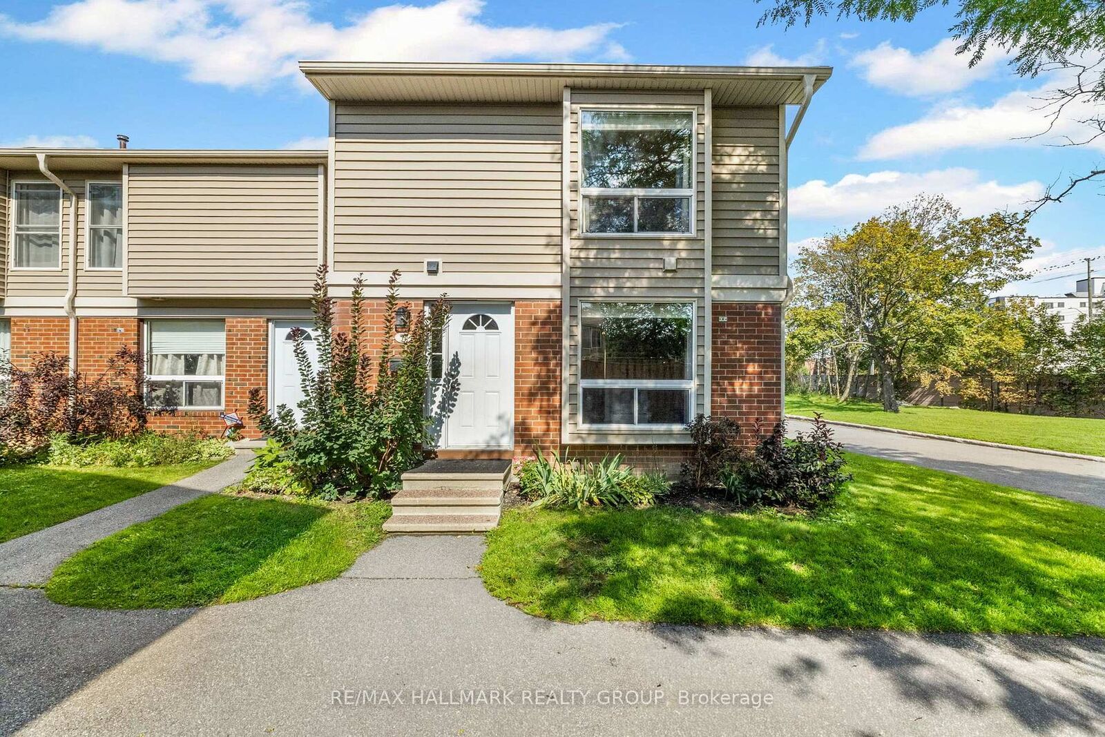 Property Photo:  840 Cahill Drive W 31  ON K1V 9K5 
