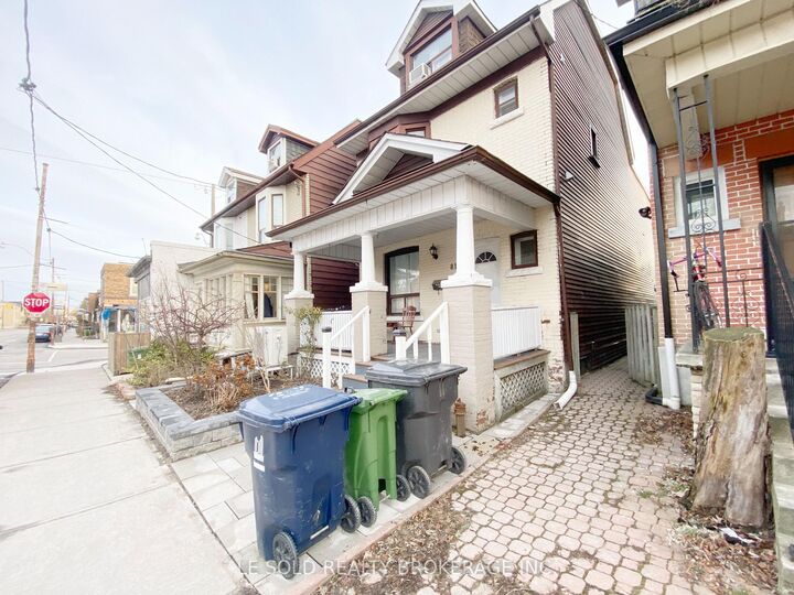 Photo de la propriété: 81 Hallam Street Room 201 ON M6H 1W7