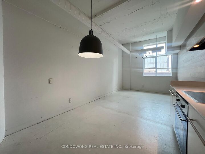 Property Photo:  155 Dalhousie Street 1037  ON M5B 2P7 