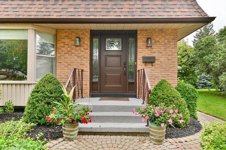 Property Photo:  18 Conger Place  ON K8P 4N8 