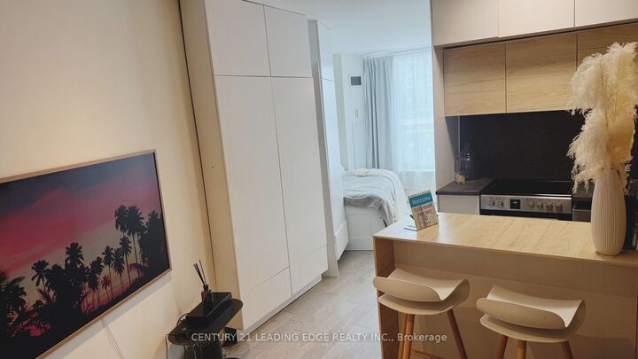 Property Photo:  650 Queens Quay W 1821  ON M5V 3N2 