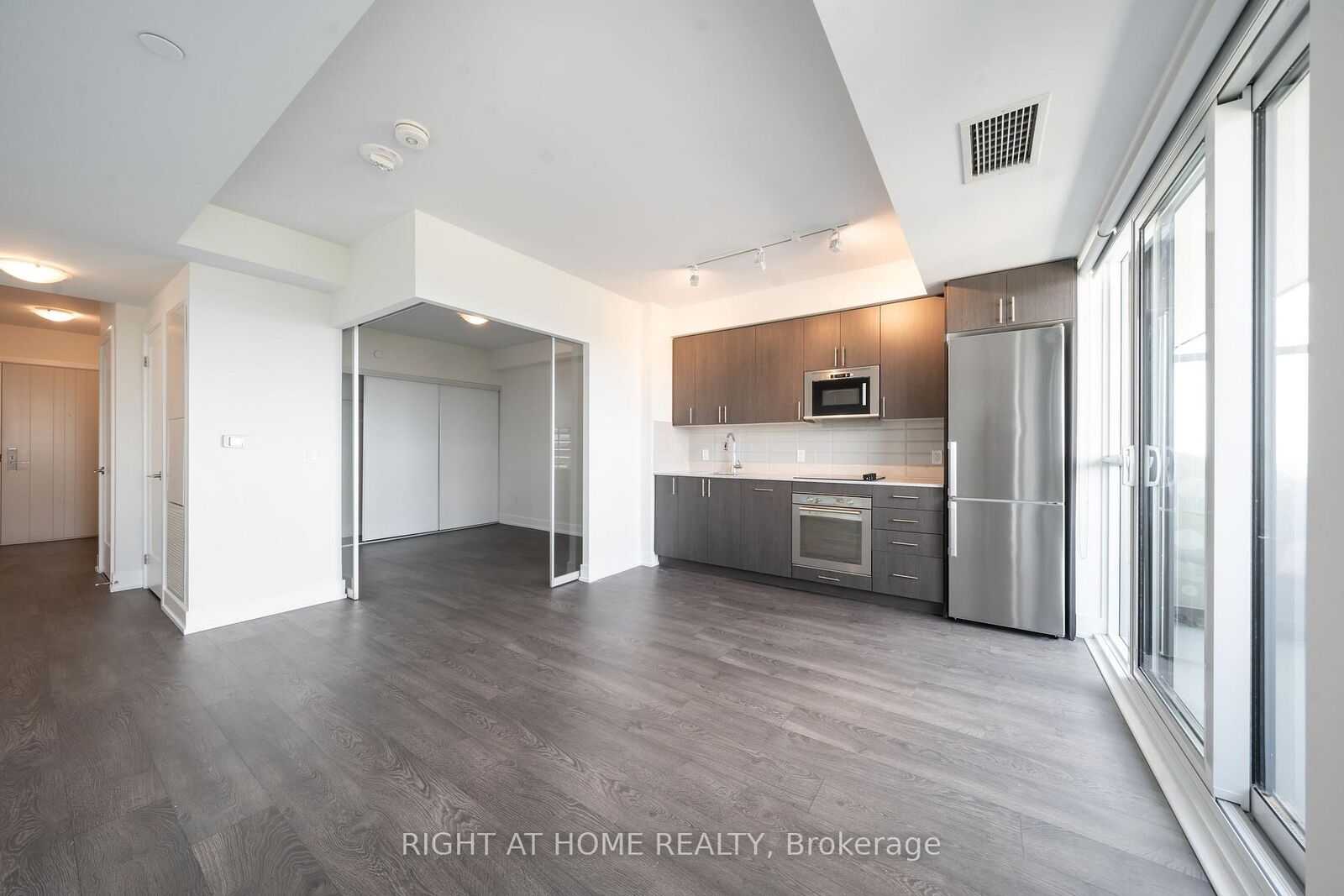 Photo de la propriété:  2550 Simcoe Street N 1802  ON L1L 0R5 