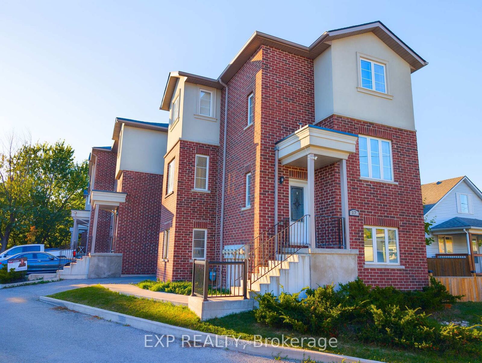 Property Photo:  17 East Street 5  ON L2R 3Y9 
