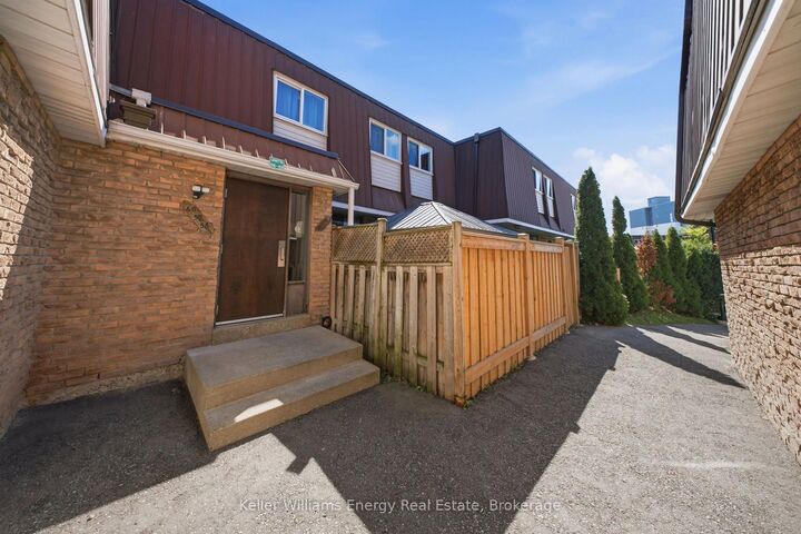 Property Photo:  1333 Mary Street N 58  ON L1G 6Z3 