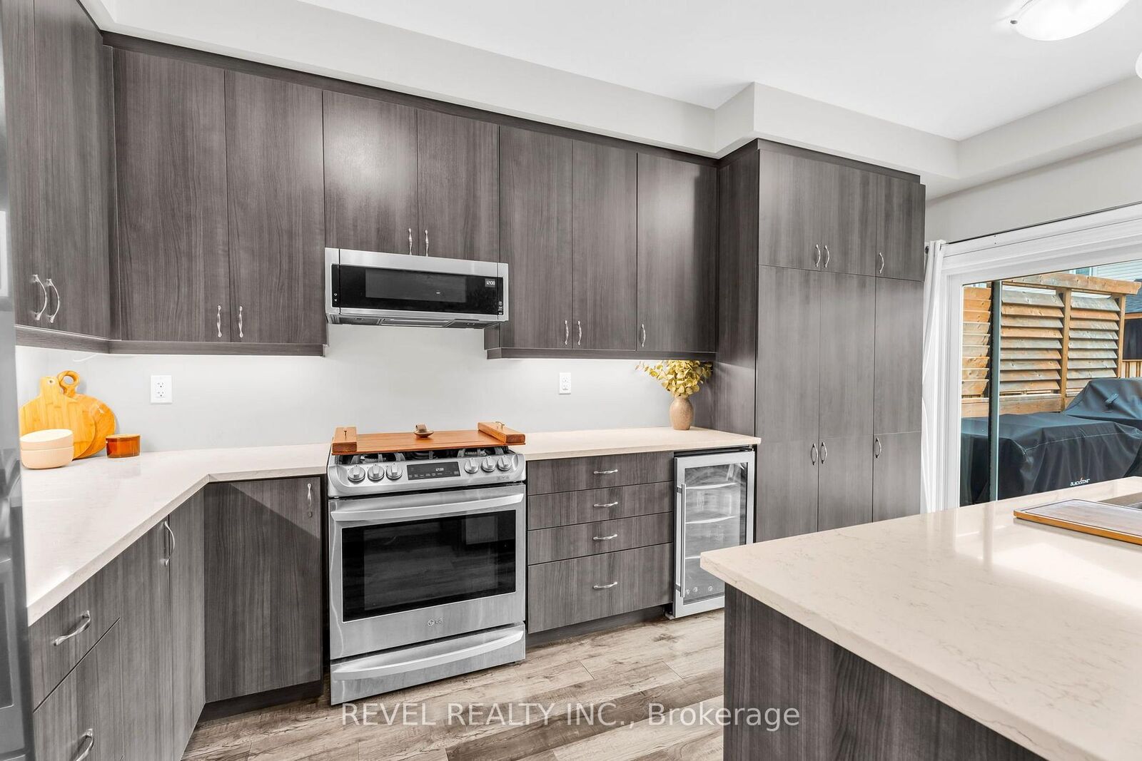 Property Photo:  677 McMullen Street  ON L9V 3X5 