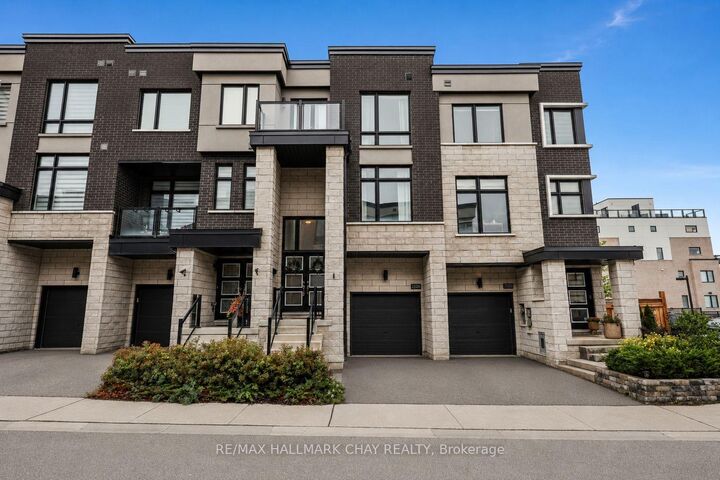 Property Photo: 2526 Castlegate Crossing ON L1X 0H6