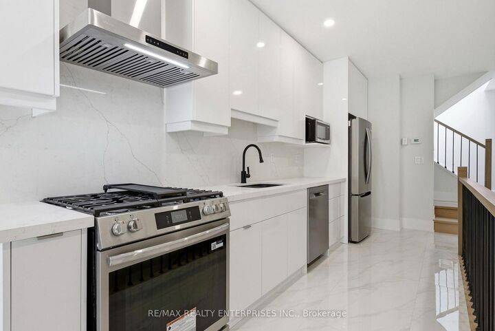 Property Photo:  21 Belmont Street S 2  ON M5R 1P9 