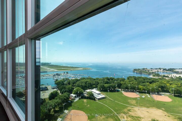 Property Photo:  215 Fort York Boulevard 2904  ON M5V 4A2 