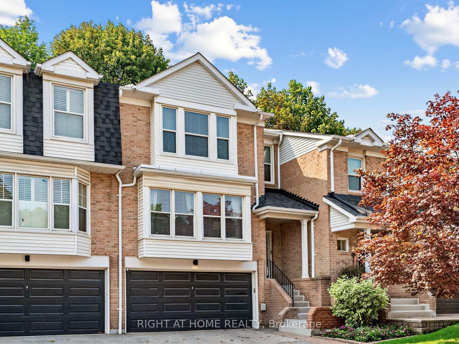 Property Photo: 25 Tamarack Circle 25 ON M9P 3T9