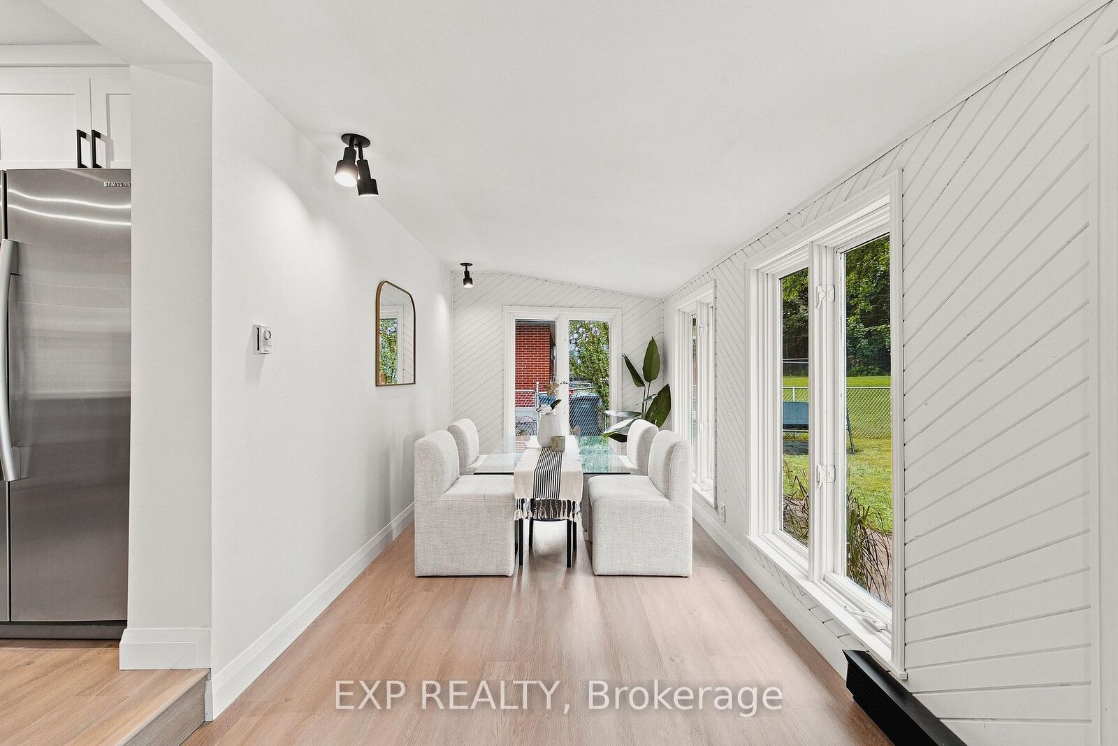Property Photo:  104 Kensington Street  ON N1E 3P9 