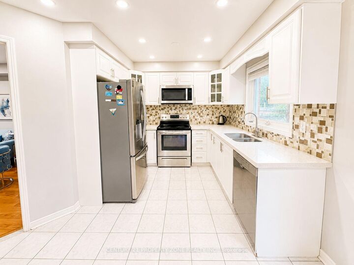 Property Photo:  5456 Palmerston Crescent  ON L5M 5Z8 