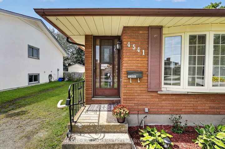 Property Photo:  4541 Sussex Drive  ON L2E 6S1 