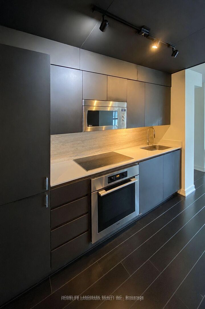 Property Photo:  10 Capreol Court 828  ON M5V 4B3 