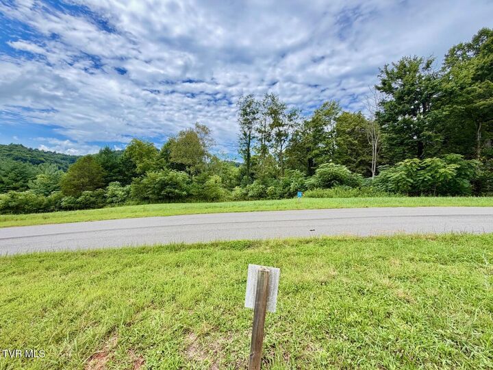 Property Photo:  35 Cowan Town Road 35  TN 37640 