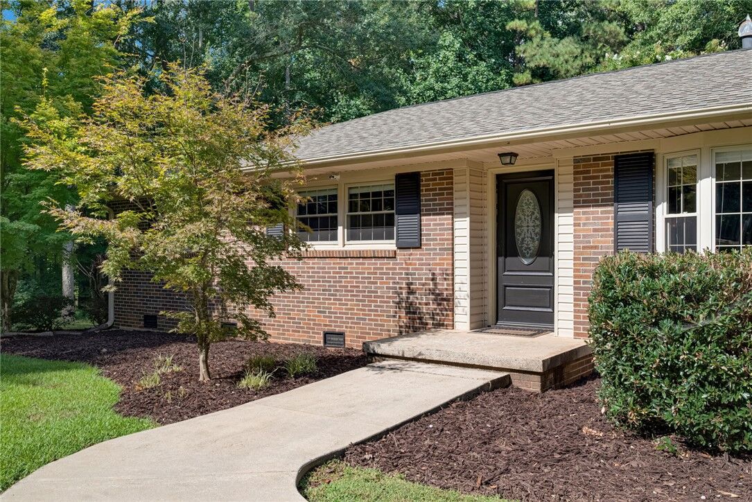 Property Photo:  900 Cricket Lane  SC 29621 