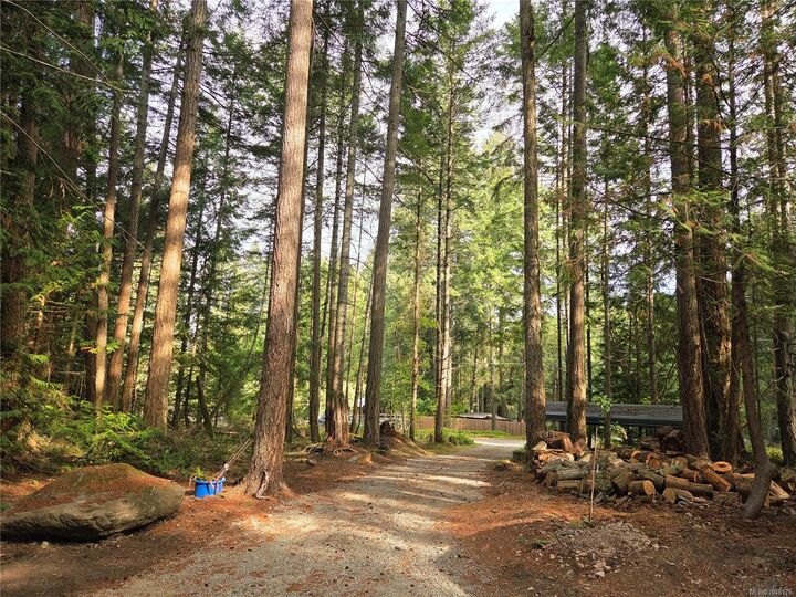 Property Photo:  323 Davis Rd  BC V0R 1X1 