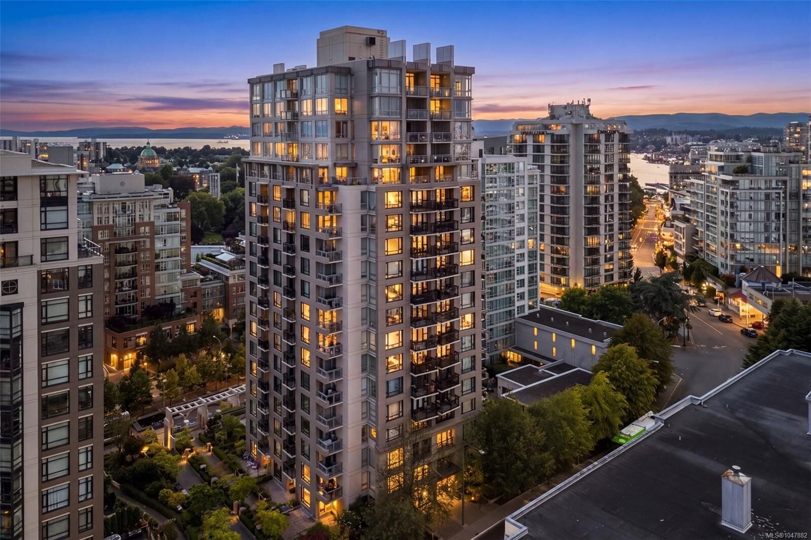 Property Photo:  751 Fairfield Rd #609  BC V8W 4A4 