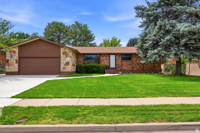 Property Photo: 7472 S Waterloo Cir UT 84084